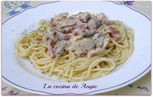 Espaguetis Con Pollo A La Carbonara
