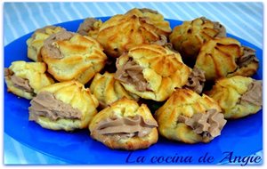 Profiteroles Con Crema De Trufa
