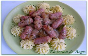 Salchichas Frescas Al Vino Con Puré De Patata (olla Gm)
