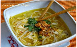 Sopa De Noodles Con Pollo Estilo Thai (kuay Tiew)

