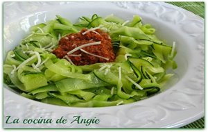 Tallarines De Calabacín Con Pesto Rosso (italia)
