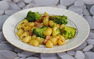 Pasta Con Brocoli En Salsa Teriyaki