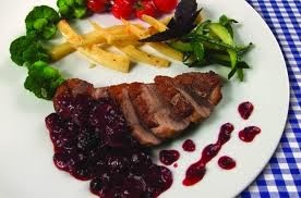 Magret De Pato Con Salsa De Cerezas Al Oporto
