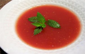 Sopa De Sandía Con Queso Fresco De Cabra
