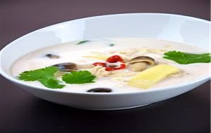 Tom Kha Kai (sopa Thailandesa)
