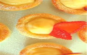 Volovanes Rellenos De Crema Pastelera Con Fresas
