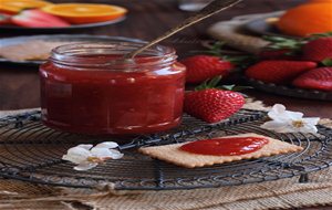 Mermelada De Fresa, Naranja Y Agua De Azahar
