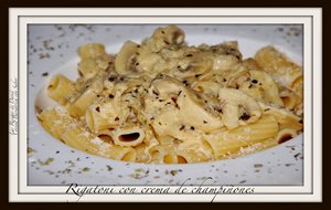 Rigatoni Con Crema De Champiñones 
