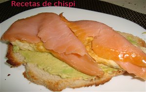 Tosta De Tortilla Y Salmón
