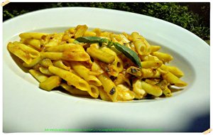 Macarrones Con Mozzarella, Albahaca Y Calabacín
