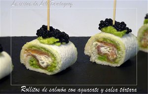 Rollitos De Salmón Con Aguacate Y Salsa Tártara

