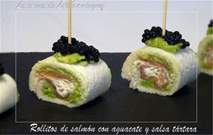 Rollitos De Salmón Con Aguacate Y Salsa Tártara
