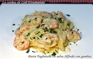 Pasta Tagliatelle En Salsa Alfredo Con Gambas
