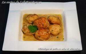 Albóndigas De Pollo En Salsa De Almendras
