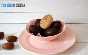 Huevos De Pascua Rellenos De Mousse De Chocolate.
