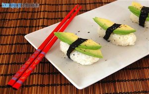 Nigiri De Aguacate A La Pimienta Negra.
