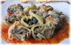 Pasta Rellena De Setas  Con Salsa De Tomate Al Romero
