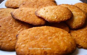 Tejas Y Galletas De Almendras
