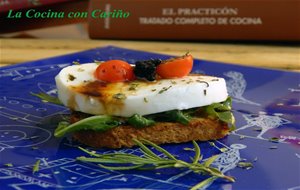 Tosta O Pincho De Mozzarella Con Ensalada De Rúcula Y Mostaza Antigua
