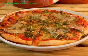 Pizza Napolitana De Rúcula, Tomates Y Mozzarella Fresca
