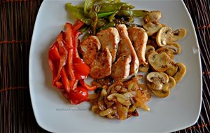 Pechugas De Pollo Cajún Con Verduras
