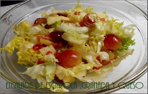 Ensalada De Escarola , Granada Y Queso
