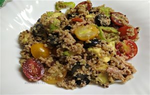 Ensalada De Quinoa Con Atún, Y Cherrys  
