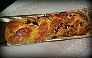 Trenza Hojaldrada Con Uvas Y Nueces
