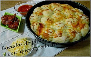 Bocados De Pizza Con Queso Y Chorizo
