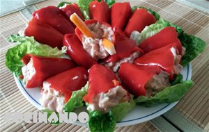 Pimientos Del Piquillo Rellenos De Ensaladilla De Surimi
