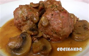 Albóndigas En Salsa Con Champiñones
