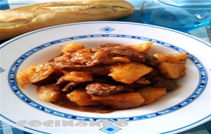 Ternera En Salsa Especiada Con Patatas
