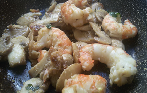 Salteado De Champiñones Con Gambas.
