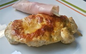 Pechuga De Pollo Al "ras El Hanout" Con Rollo De Ensalada
