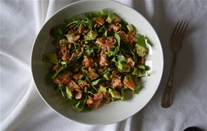 No-ensalada De Salmón, Aguacate, Semillas De Calabaza Y Berros
