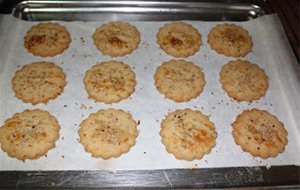 Galletas De Sobrasada Con Queso Parmesano Y Galletas De Queso Azul Con Nueces
