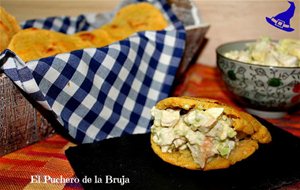 Arepas Venezolanas Rellenas De Reina Pepiada
