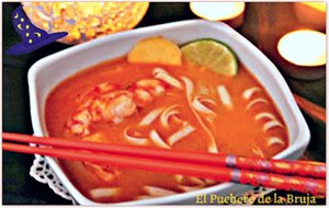 Sopa Thai Con Gambas  Y Curry Rojo
