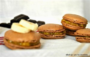 Macarons De Chocolate Rellenos De Plátano Y Curry
