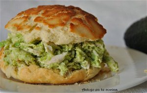 Sándwich De Pollo Y Aguacate
