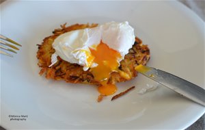 Tortitas De Patatas Con Huevo Escalfado
