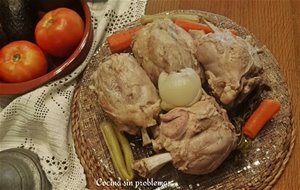 Codillos De Cerdo Cocidos, Listos Para El Horno.
