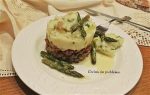 Hachis Parmentier De Panceta, Col Y Espárragos.
