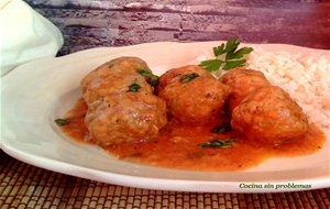 Albóndigas Con Salsa De Tomate Y Canela
