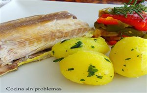 Llampuga Al Horno Con Romero Y Su  Guarnición.
