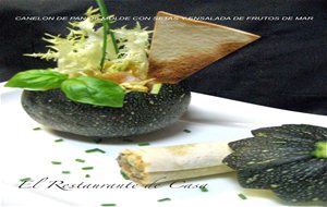 Canelón De Pan De Molde Con Setas Y Ensalada De Ahumados 
