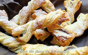 Lazos De Hojaldre Rellenos De Chocolate
