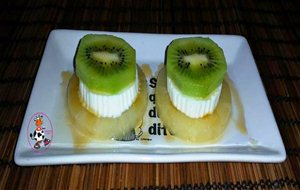 Piña, Kiwi Y Queso Con Miel
