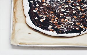 Barras De Bombón Con Galleta, Mermelada De Zarzamora Y Cubiertas De Chocolate
