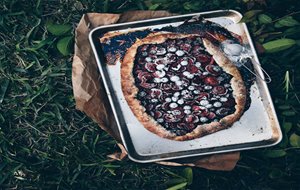 Tarta Rústica De Fresas, Moras Y Coco
